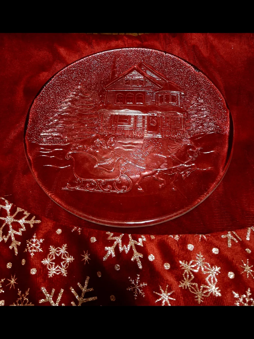 Clear Glass Holiday Plate with Sleigh Scene